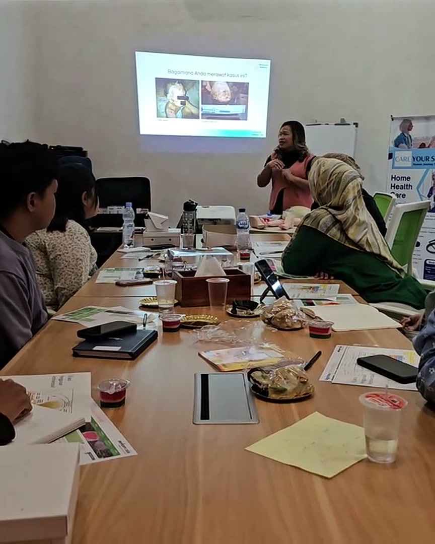 Workshop perawatan luka bersama tenaga kesehatan